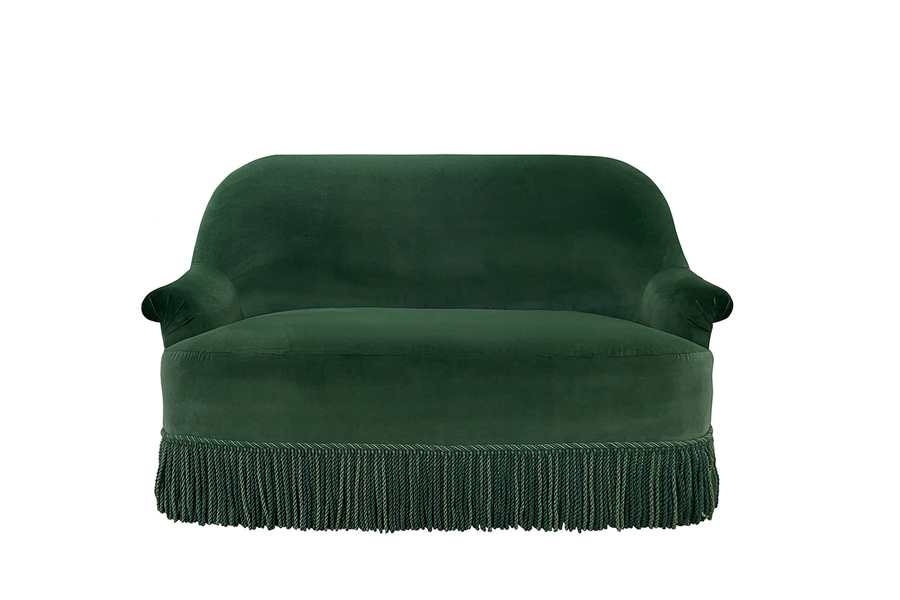 David Seyfried Grosvenor sofa in Turnell & Gigon Oakley Verdant Green velvet with Les Passementeries de l'Île de France bullion fringe