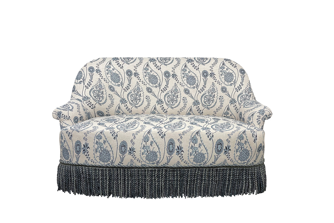 David Seyfried Grosvenor sofa in blue and white fabric