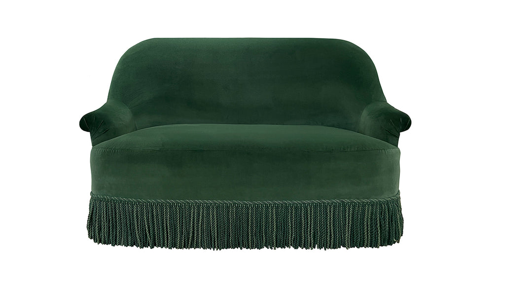 David Seyfried Grosvenor sofa in Turnell & Gigon Oakley Verdant Green velvet with Les Passementeries de l'Île de France bullion fringe