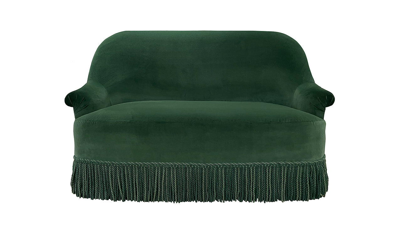 David Seyfried Grosvenor sofa in Turnell & Gigon Oakley Verdant Green velvet with Les Passementeries de l'Île de France bullion fringe